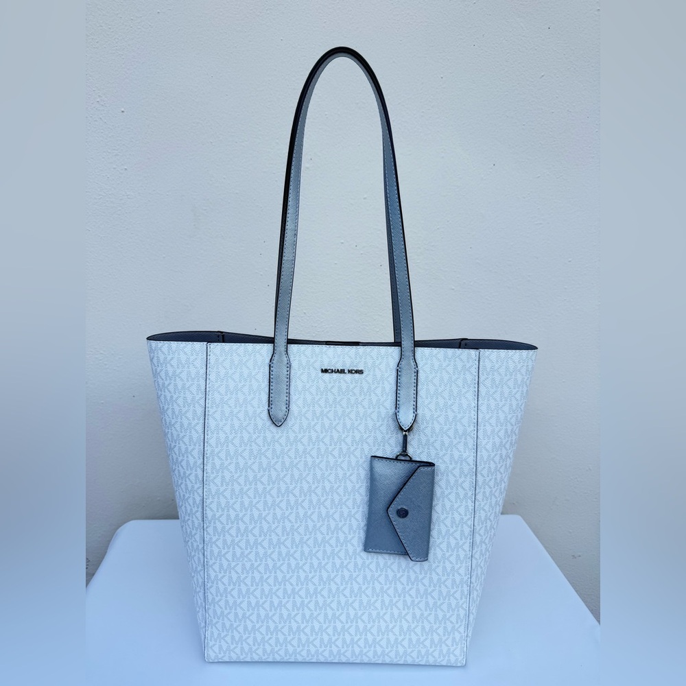 Michael Kors Vincent Signature Monogram Tote with Card Holder Charm 👜🔥 - Picture 5 of 16